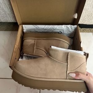 NEW classic ultra mini platform uggs kids (women’s size 8)